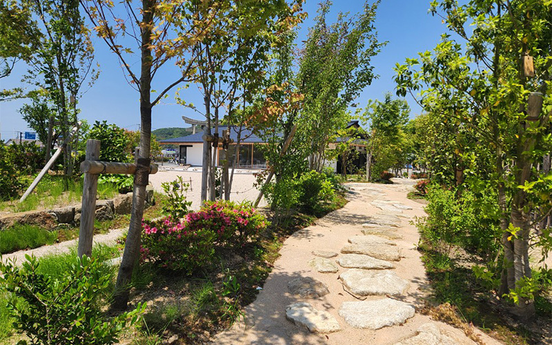 参拝者休憩所庭園　完成